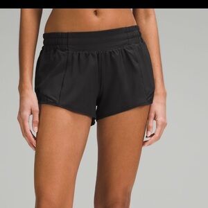 Lululemon Hotty hot shorts low rise 2.5